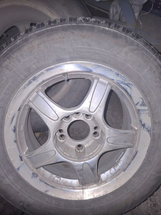 Продам летнюю резину с дисками