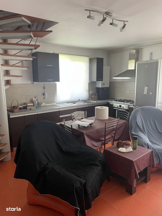 Partament 3 camere 70 mp cu scara interioara in Unirea la strada Princ