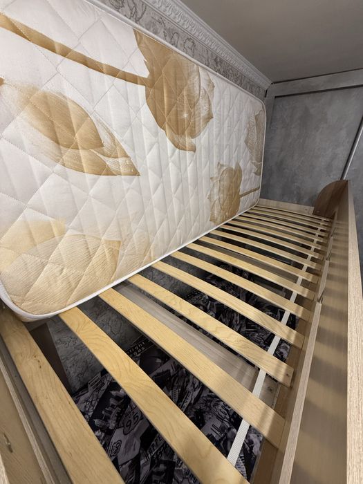 Детская кровать + диван