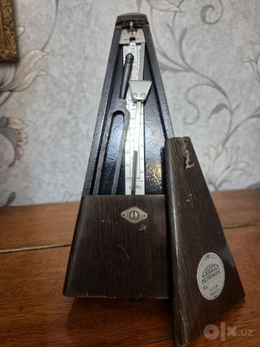 Механический метроном маятник