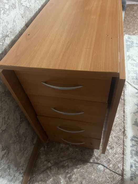 Продает Стол(Книжка) б/у