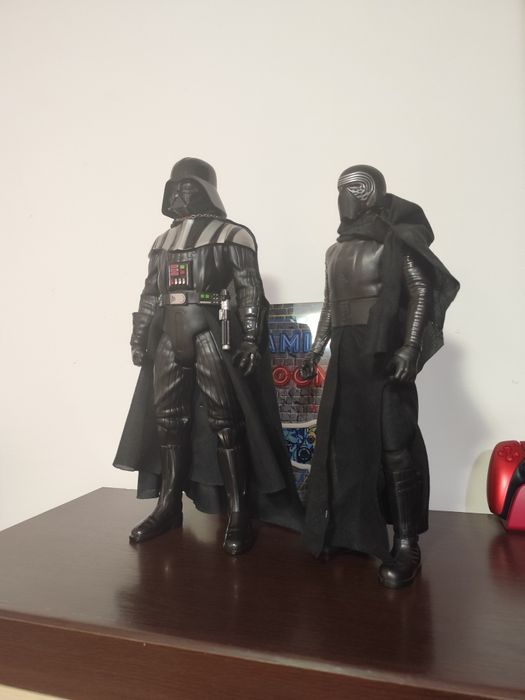 Figurina Star Wars - Darth Vader 50 cm și Kylo Ren 45cm