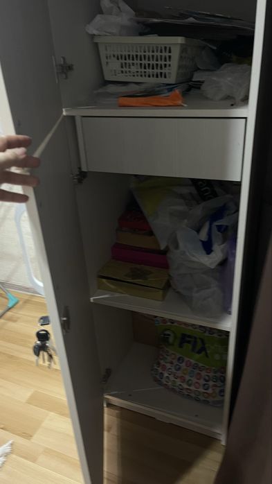 Продам шкаф пенал.