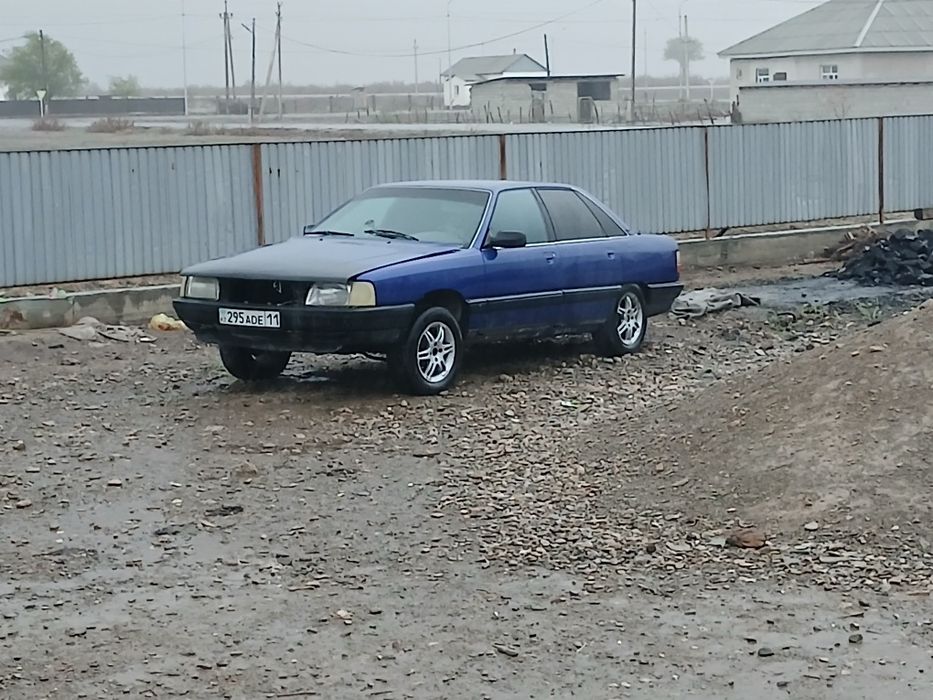 Ауди 100 сатылады