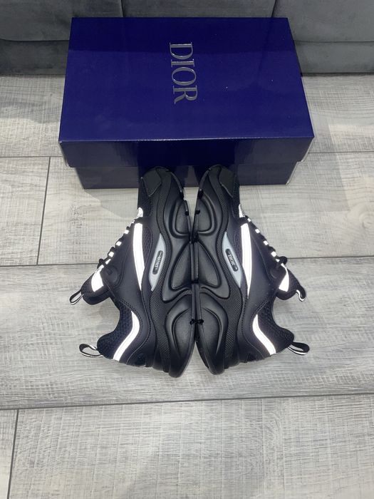 Dior B22