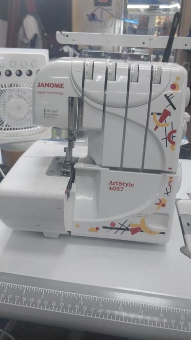 Продам оверлок JANOME