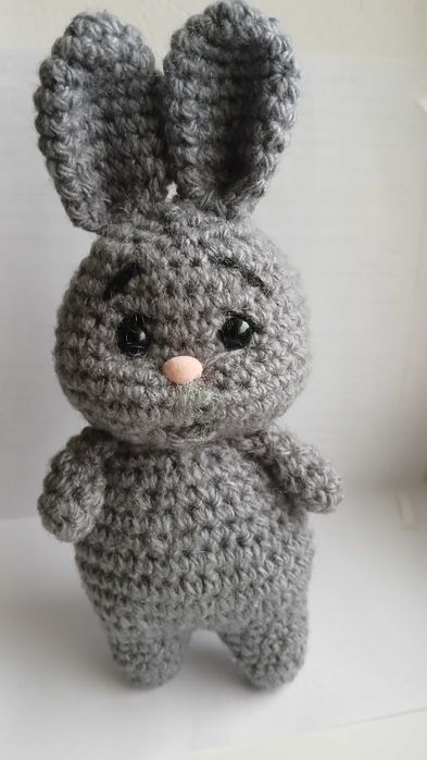 Вязанные игрушки. Зайки.