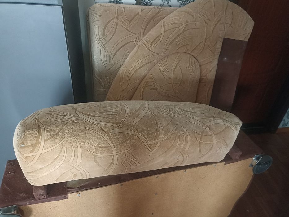 Мини диван отдам даром самовывоз сегодня