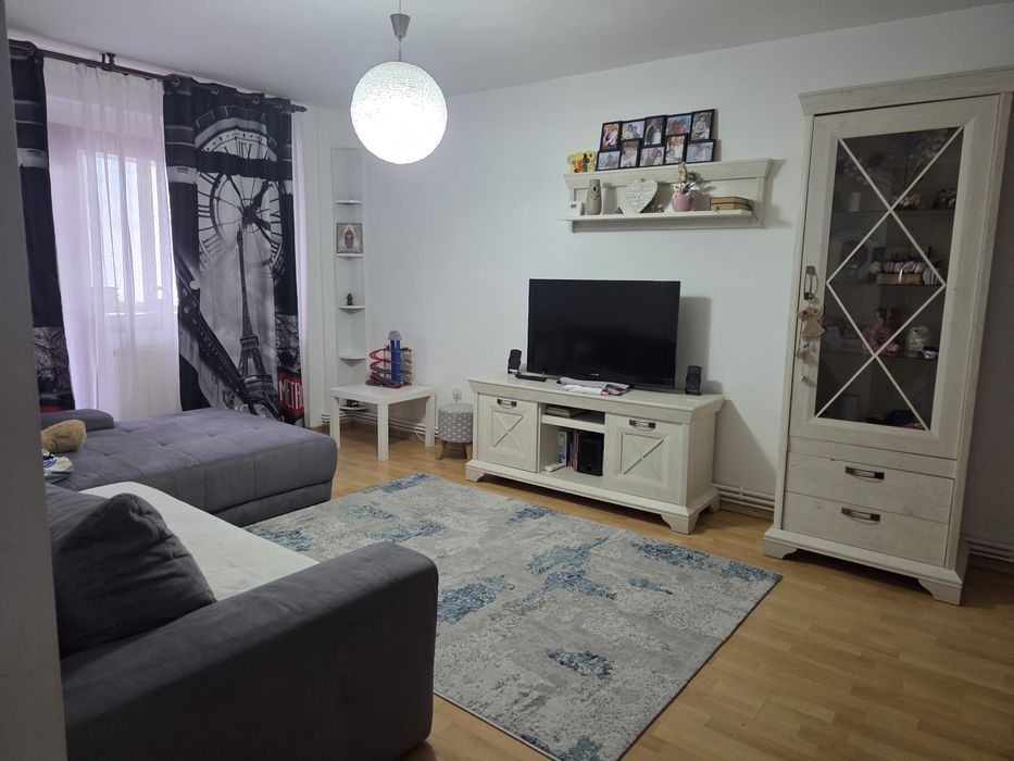 Închiriez apartament 3camere Pitești cartier Trivale