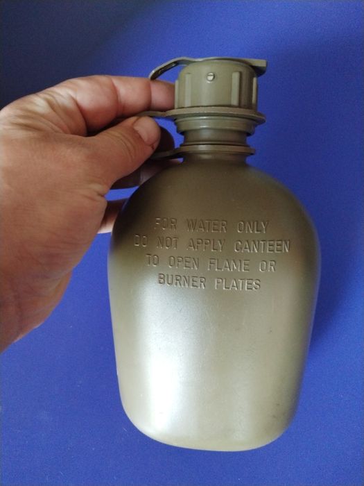 Рюкзак, нацессор, фляжка.