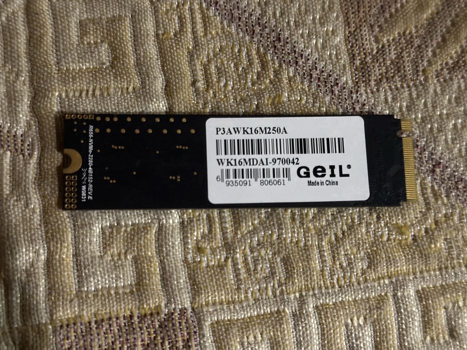 Продам SSD накопитель geil 250gb