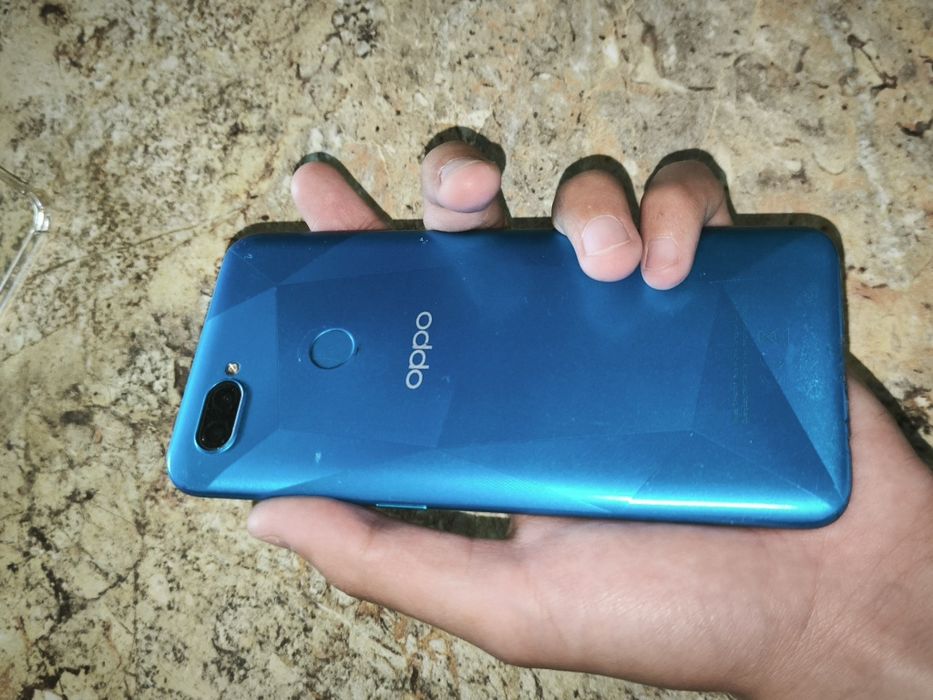 Продам два телефона самсунг и оппо