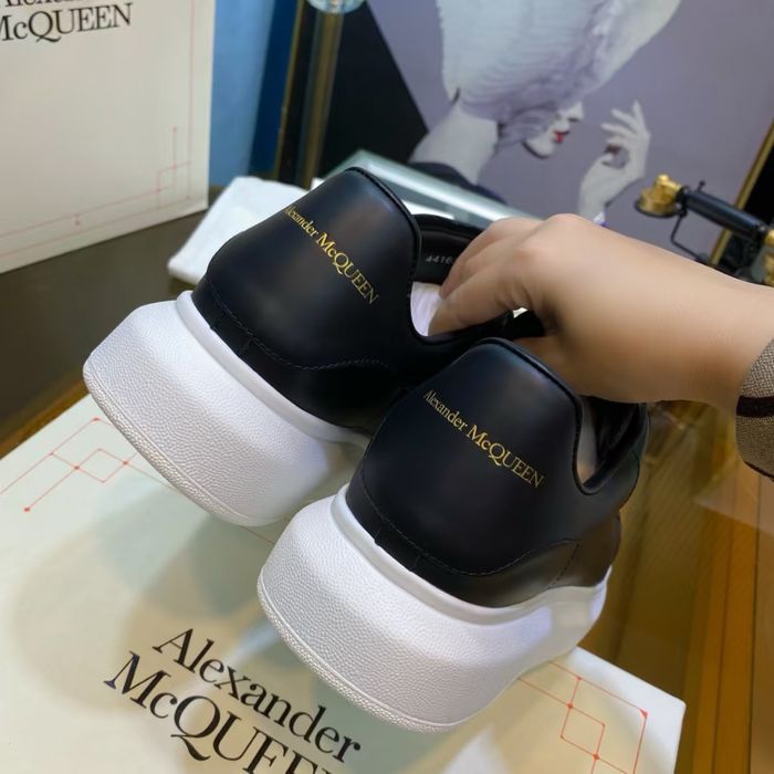 Alexander McQueen Black/White Sneakers Full Box [Verificare Colet]