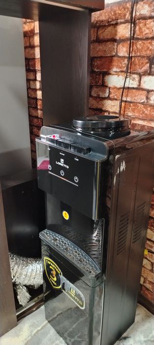 Кулер для воды 600.000 сум