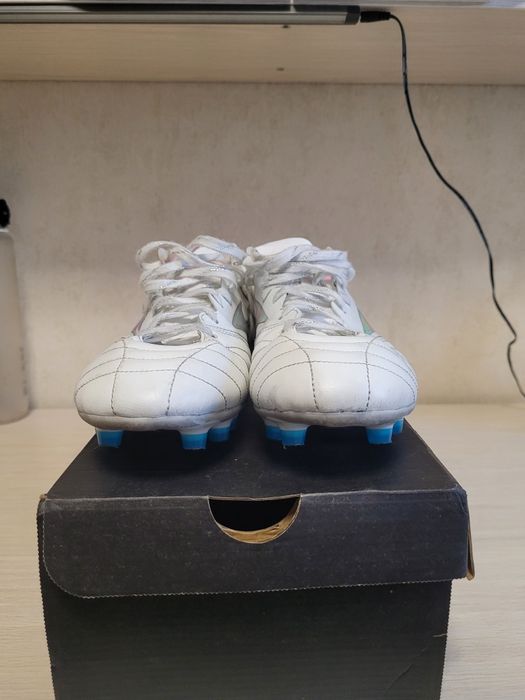 Футбольные бутсы Mizuno