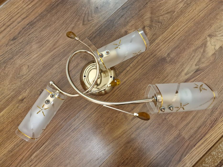 Люстра на 3 плафона 7 тыс.