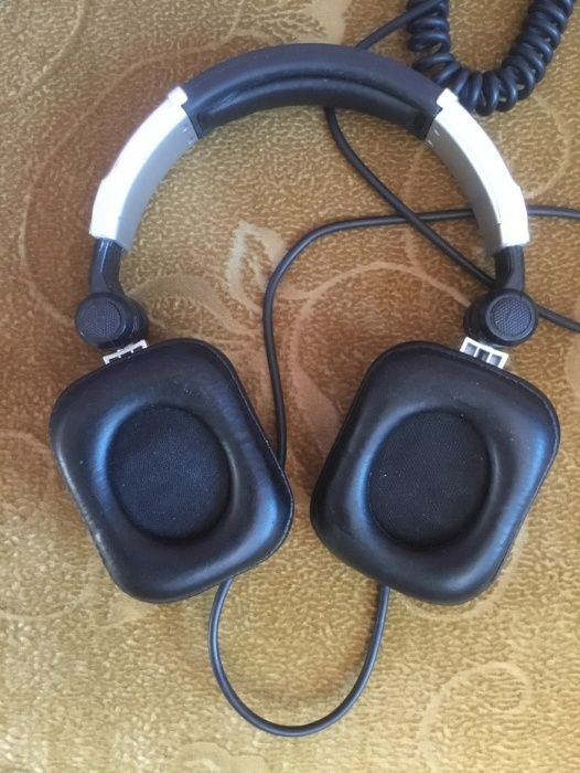 Продам наушники Takstar