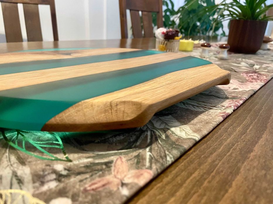 Platou din lemn de stejar si  rășină epoxidică