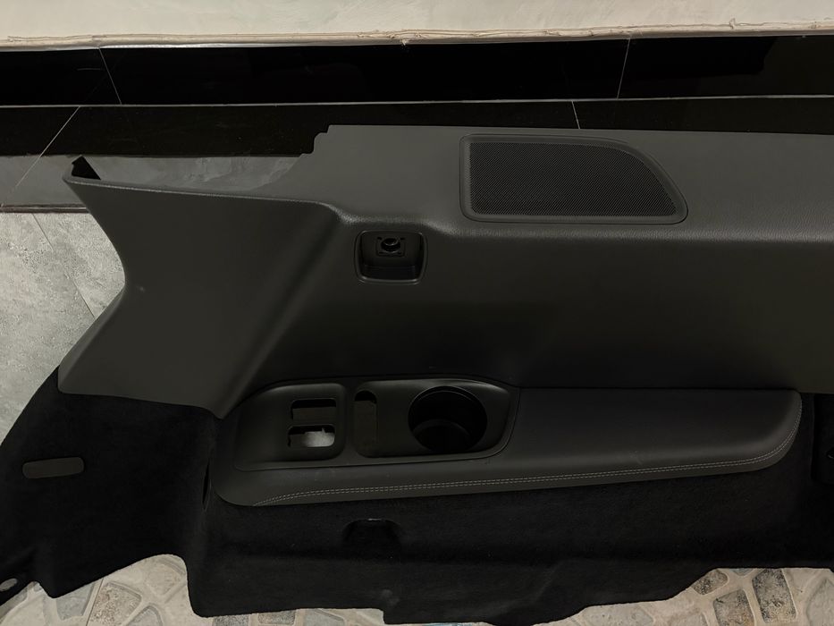 Mercedes Benz GLS Обшивка багажника (боковая панель багажного отсека)