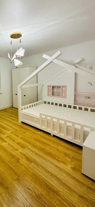 Pat tip căsuța din lemn