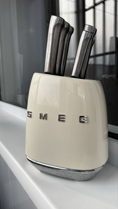 Набор ножей SMEG новый