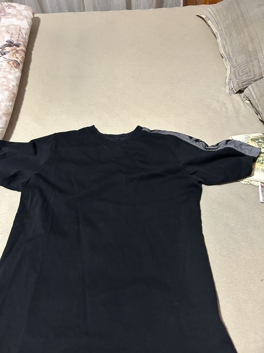 Продавам тениски на hugo bandit i DSQUARED