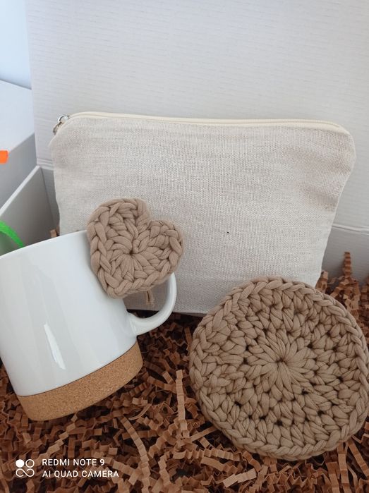 Чаша с надпис в кутия