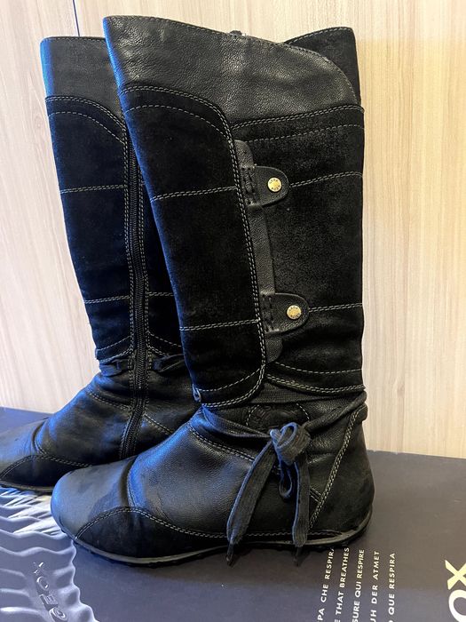 Черни ботуши от естествена кожа - Geox