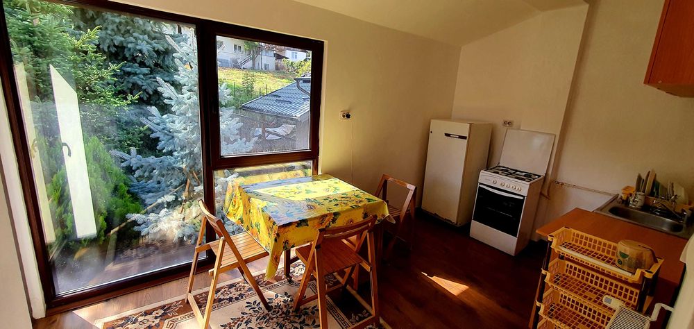 Etaj vila compus din 2 camere de inchiriat + baie + bucatarie pentru studenti, Iasi, zona UMF - 8 minute