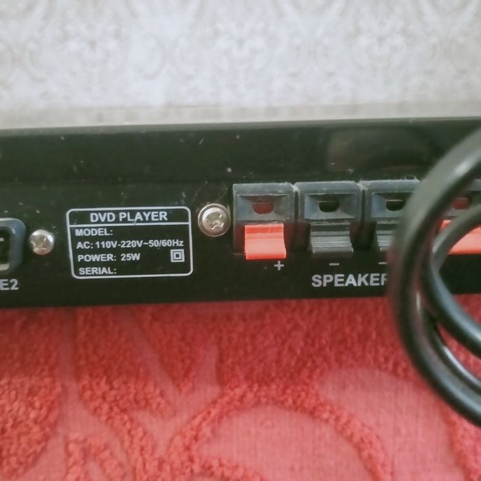 Продам дисковый видеомагнитофон,с колонками