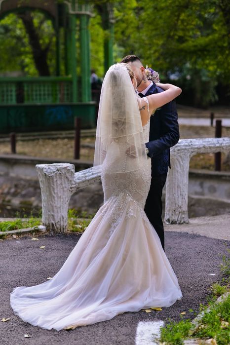 Rochie de mireasă Maya Fashion romantică cu trena și spate decupat, culoarea ivoire