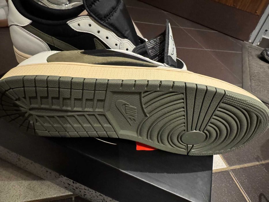 Мъжки сникърси Travis Scott Air Jordan 1 low reverse olive