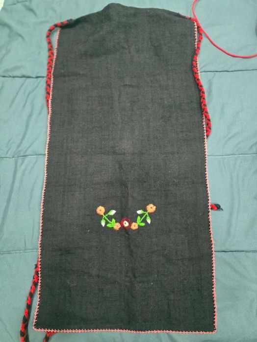 Автентични стари вълнени престилки