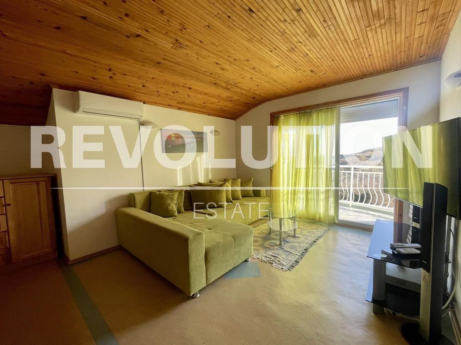 Дава се под наем Къща в к.к. Златни пясъци - 180 кв.м за 1018.98 € - Снимка #1