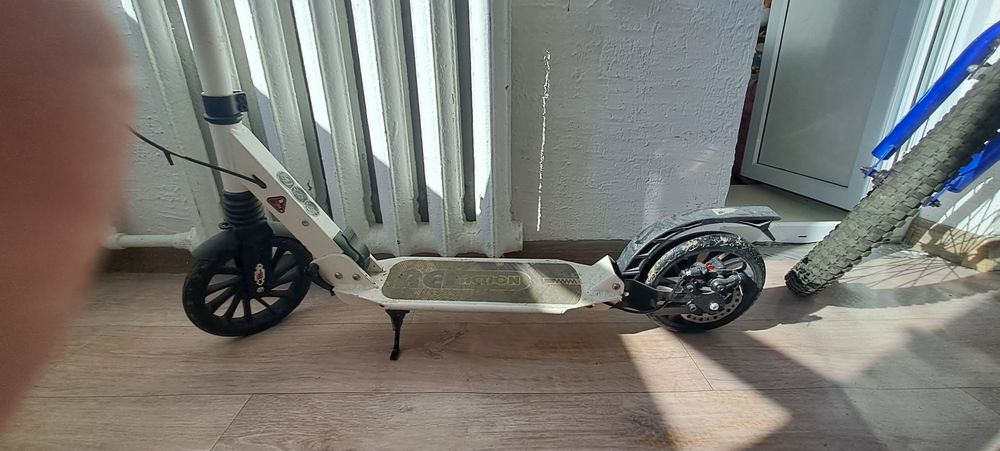 Продам Самокаты 2 штуки