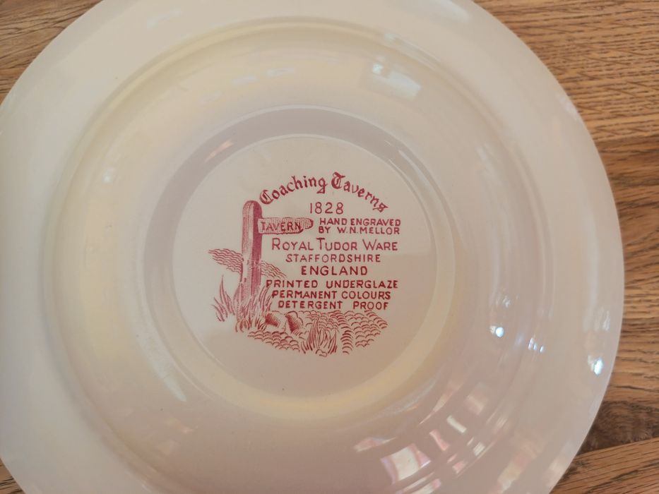 Set de  farfurii potelan English