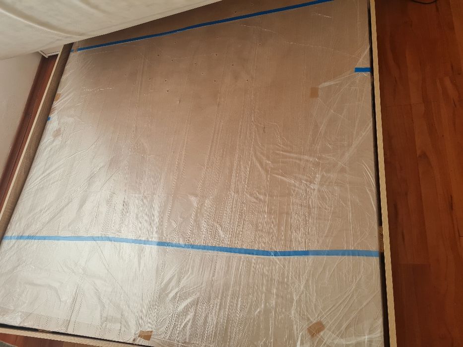 Продавам спалня с поматрачна рамка и матрак