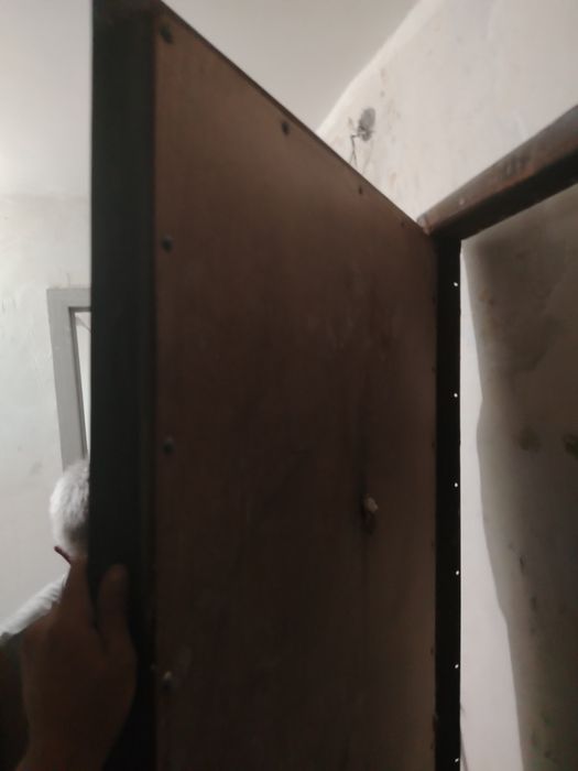 продается железная дверь