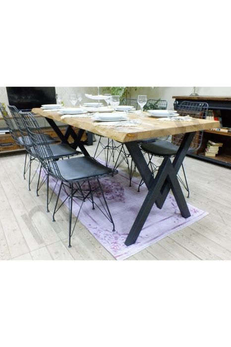 Маси и пейки от масив с метални крака