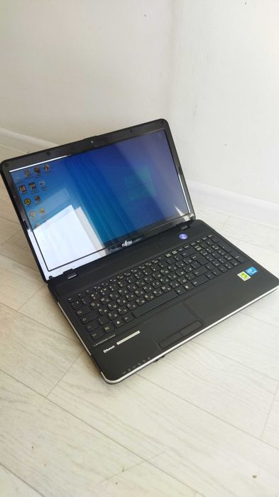Ноутбук Fujitsu ah532