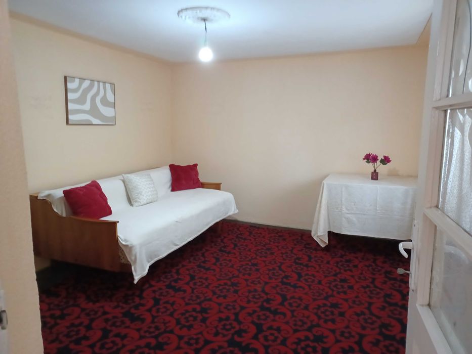 Proprietar – Casă solidă din bolțari, 4 camere, în Caracal - Negociabil