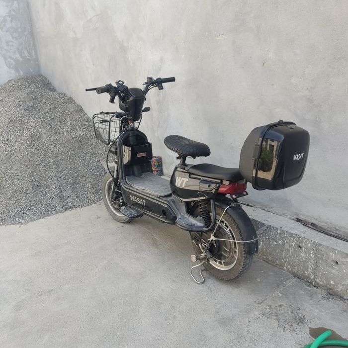 Wasat skuter qora