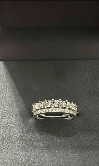 Продам кольцо с бриллиантами