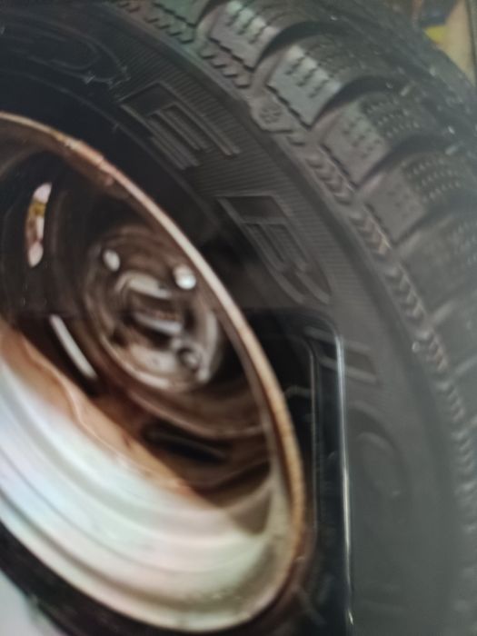 Продавам гуми...