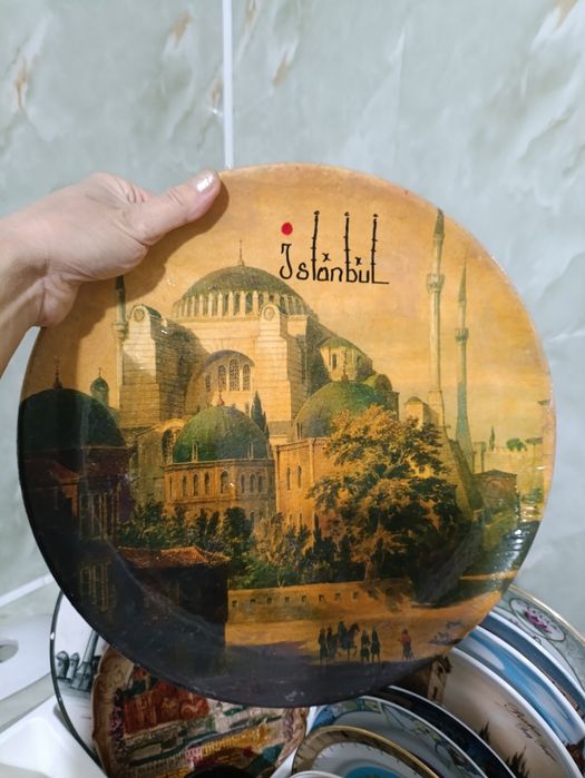 Тарелки сувенирные из разных стран