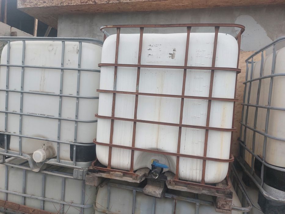 Продам кубовый бочки,.