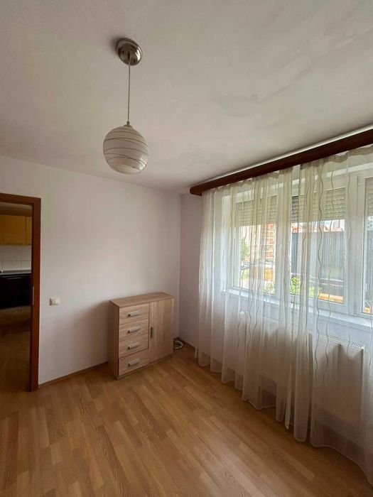Inchiriez apartament cu o camera zona Ciresica