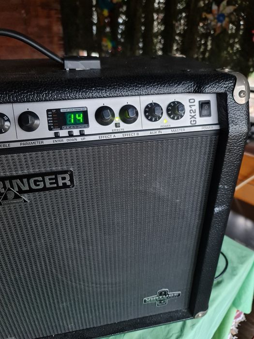 Behringer GX 210
