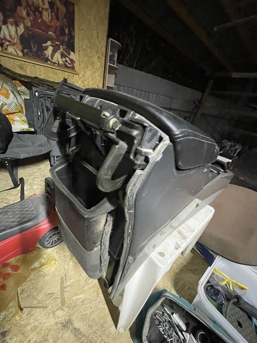 Продам центральную консоль 4runner 215