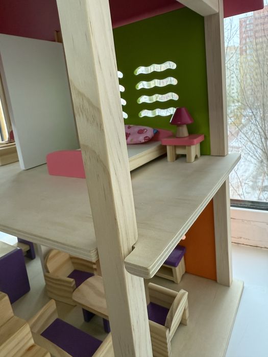 Продам кукольный домик